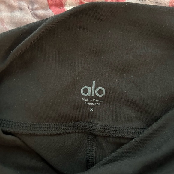 Alo Yoga Crop Pant with Mesh Small - Picture 4 of 11